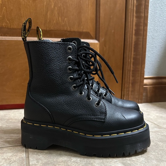 Dr. Martens Shoes - Jadon III Pisa Leather Dr Martens.